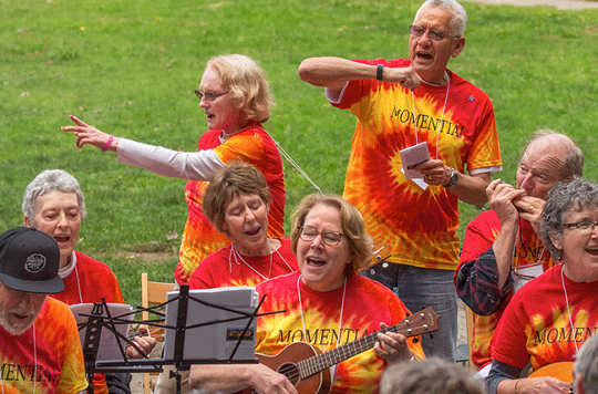 How Strong Friendships Defy Dementia