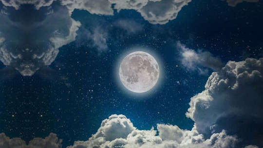 Full moon in the night sky