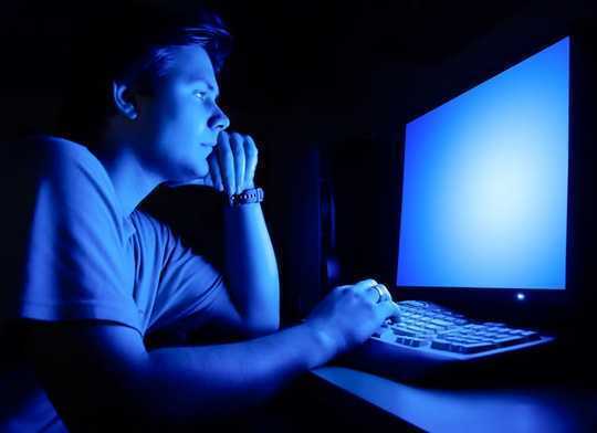 Blue Light Isn't The Main Source Of Eye Fatigue And Sleep Loss