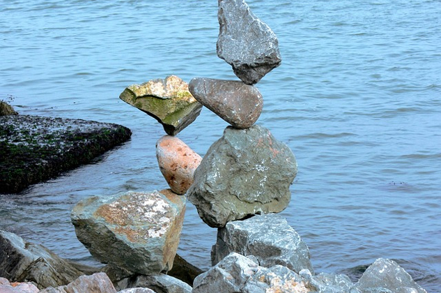 big rocks balanced precariously on top of each other
