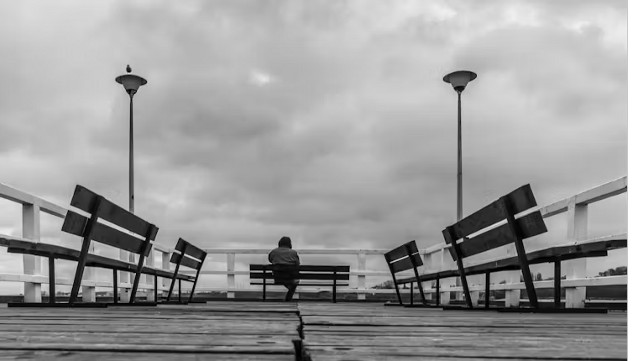 New study challenges the idea that loneliness causes illness but confirms its association with mental health issues and poor socioeconomic outcomes.