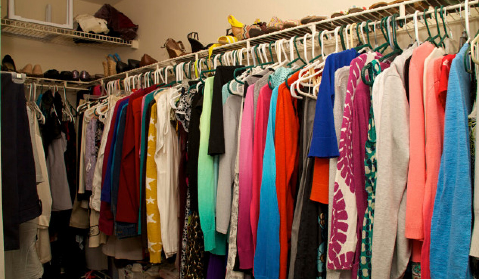 4 Sustainable Wardrobe Tips for a Greener Closet