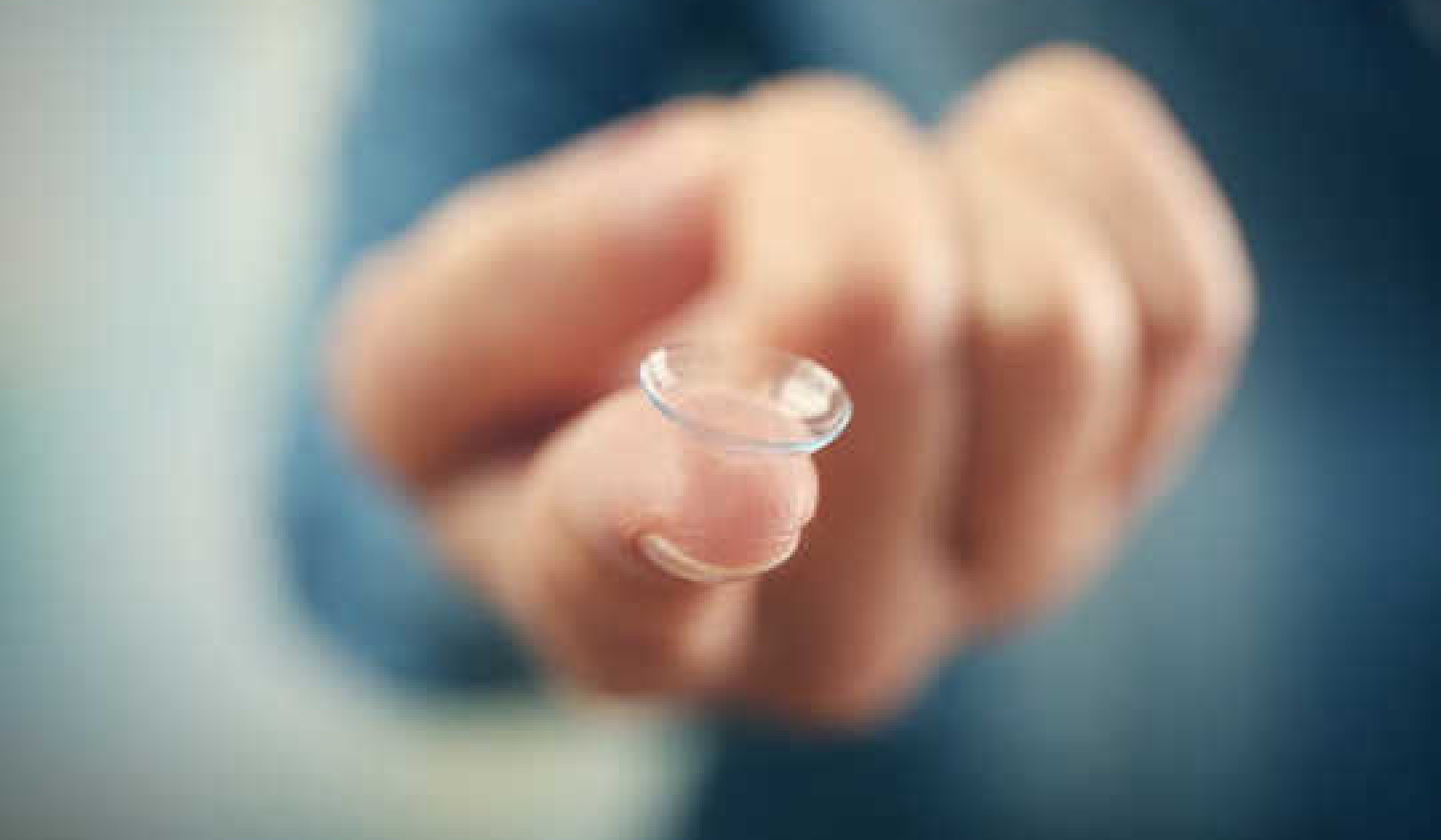 How To Keep Your Contact Lenses Clean And What Can Go Wrong If You Don't