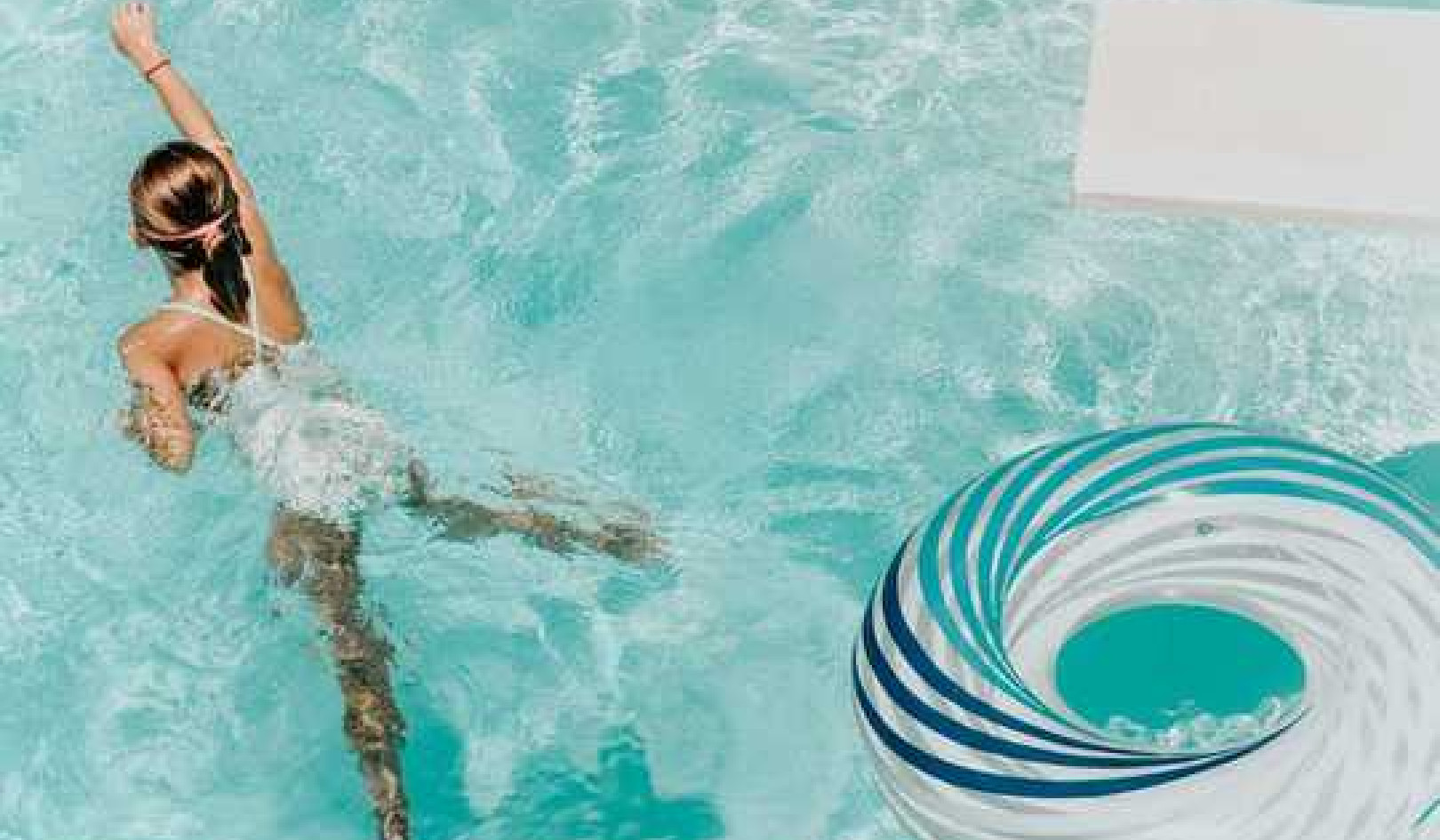 Why Your Child Should Take Swimming Lessons